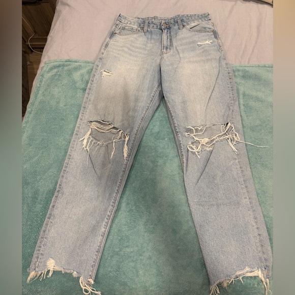 American Eagle Outfitters Denim - American Eagle Strigid Mom Jeans